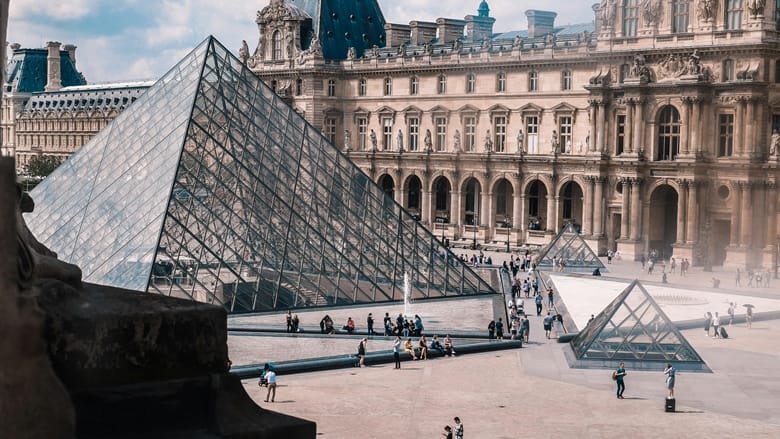The economics and politics of crime: lessons from the Louvre robbery